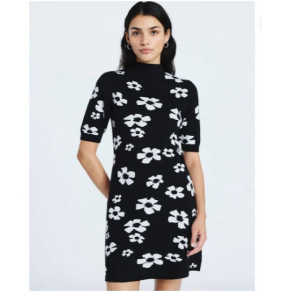 Scoop Jacquard Floral Sweater Mini Dress with Short Black and White